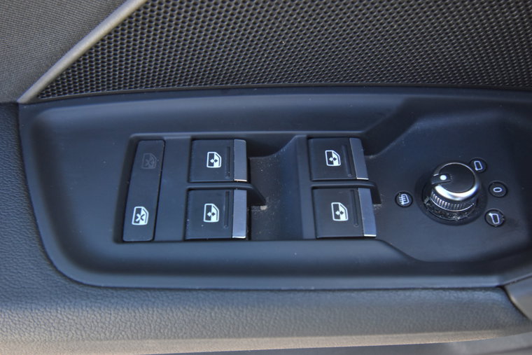 Vehicle Image 24