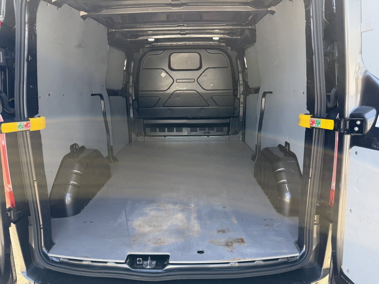 Vehicle Image 17