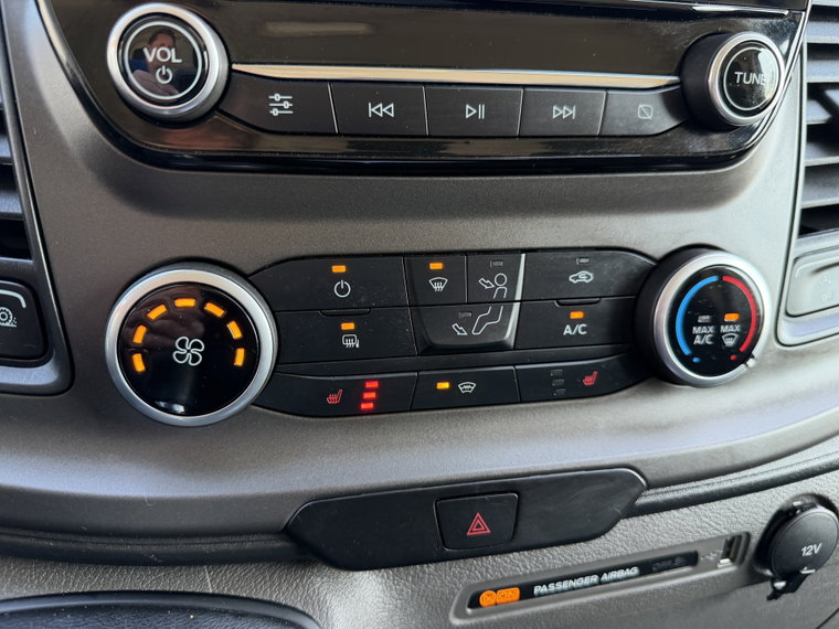 Vehicle Image 32