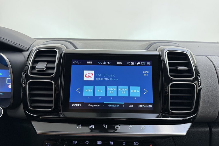 Vehicle Image 19