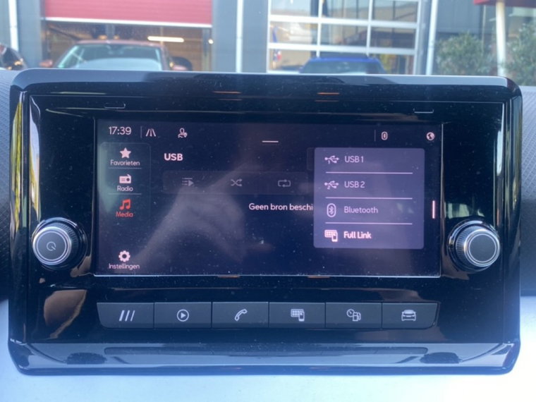 Vehicle Image 22