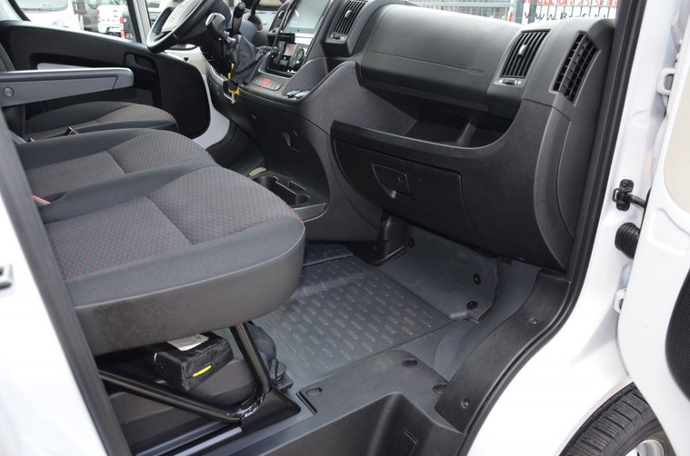 Vehicle Image 18