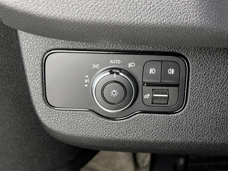 Vehicle Image 28