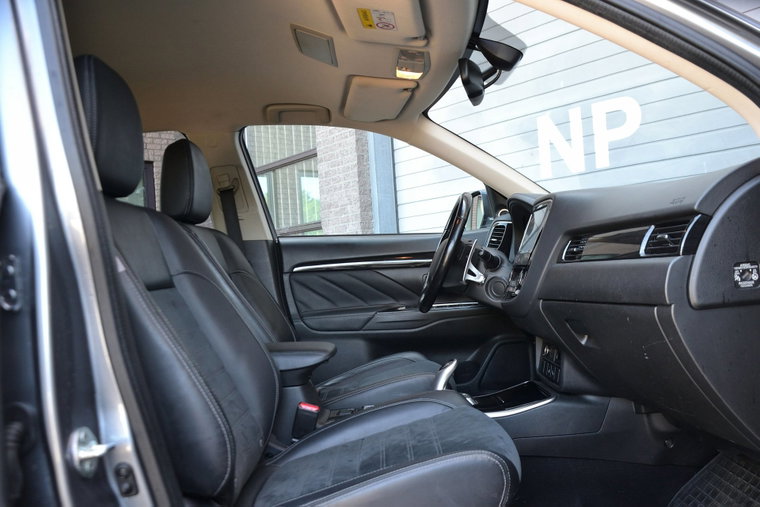 Vehicle Image 10