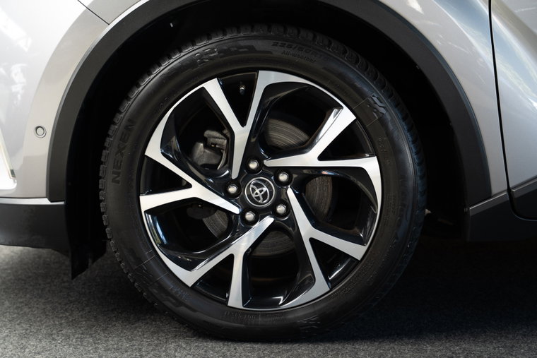 Vehicle Image 11