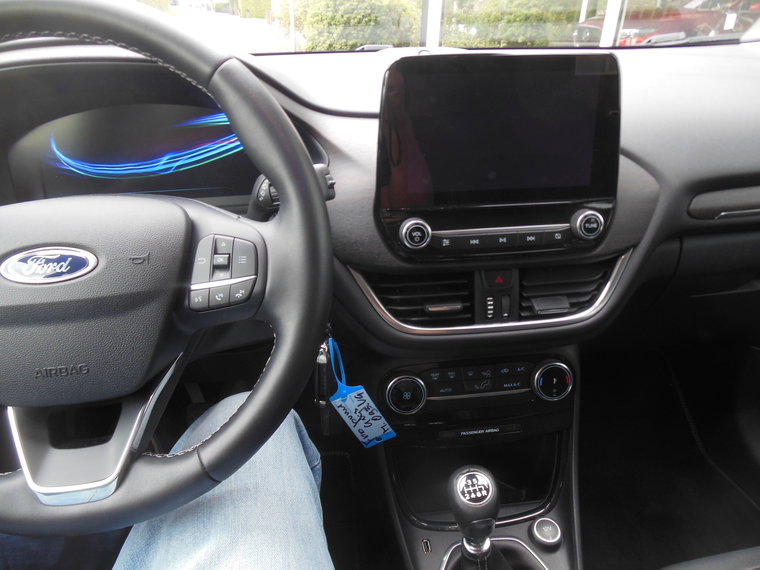 Vehicle Image 12