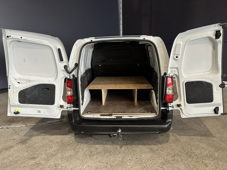Vehicle Image 13