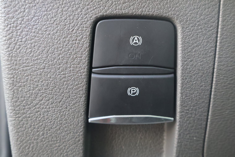 Vehicle Image 32