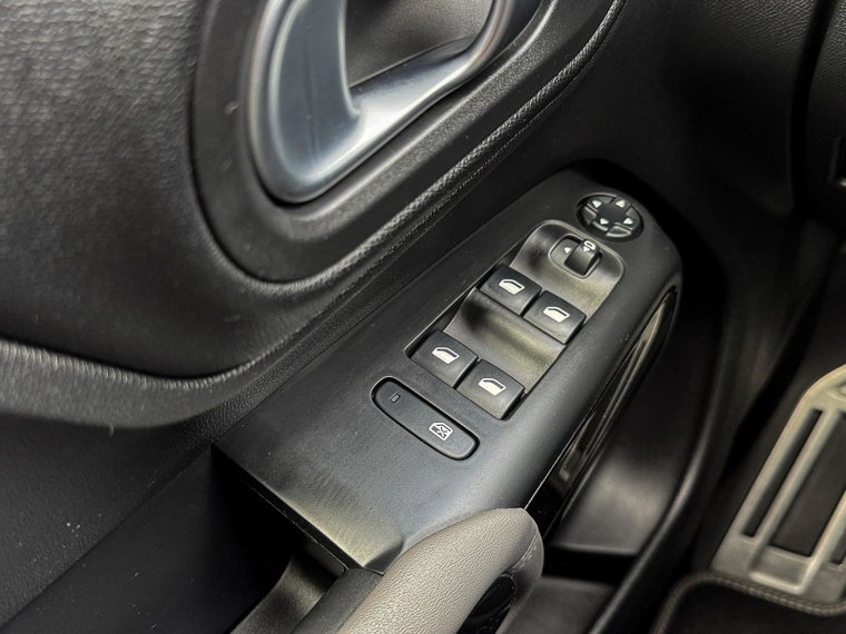 Vehicle Image 27