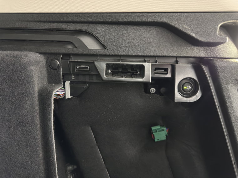 Vehicle Image 25