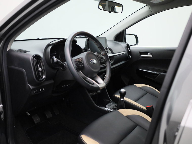 Vehicle Image 25