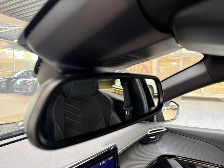 Vehicle Image 23
