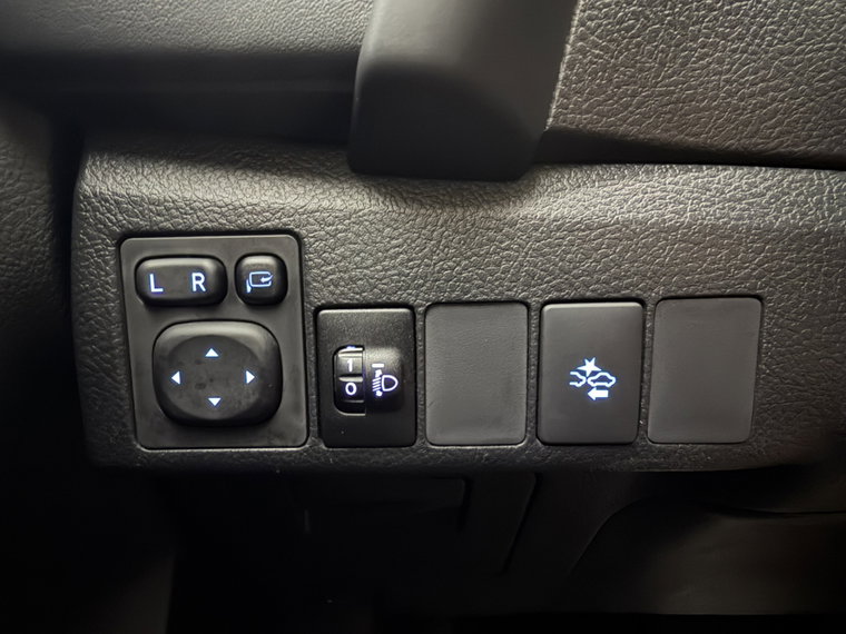 Vehicle Image 25