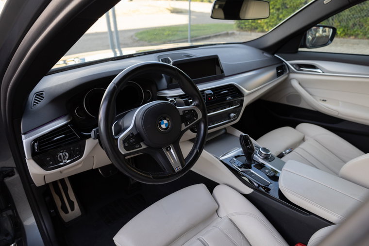 Vehicle Image 16
