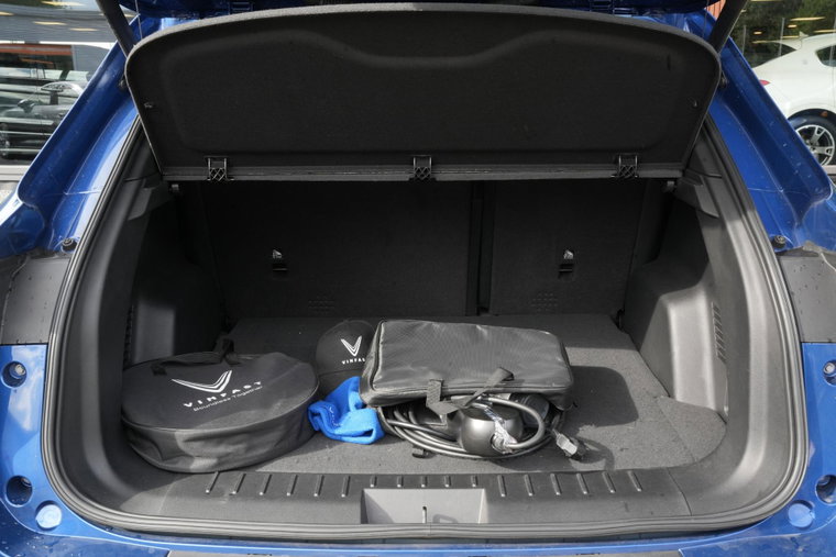 Vehicle Image 12
