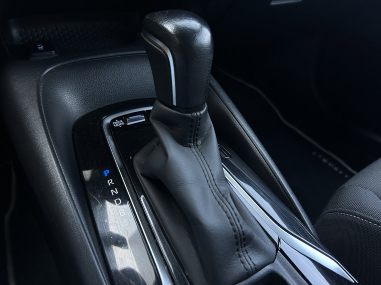 Vehicle Image 25