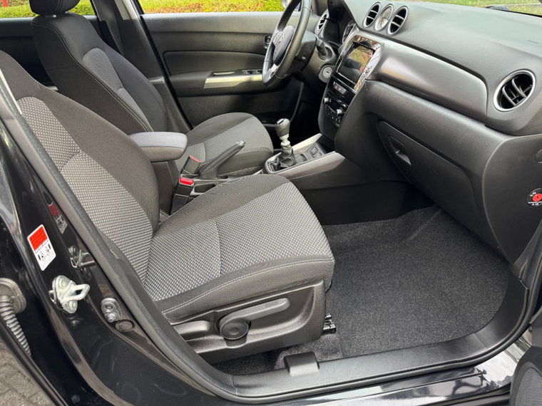 Vehicle Image 25