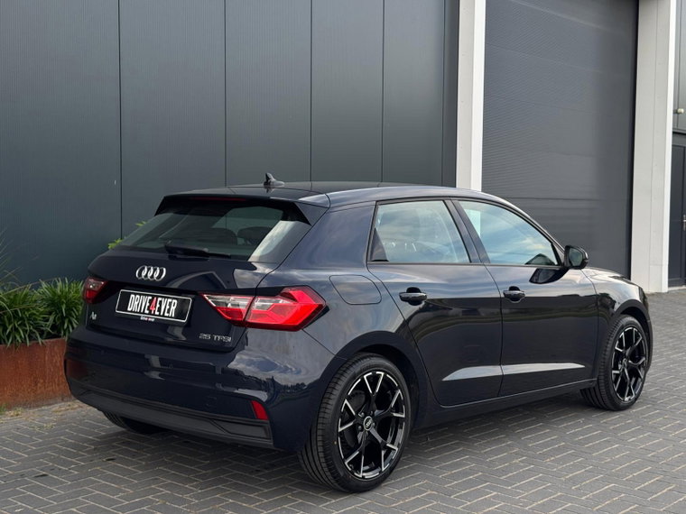Vehicle Image 28
