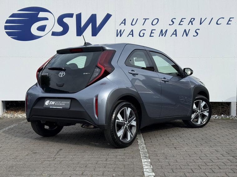 Vehicle Image 5