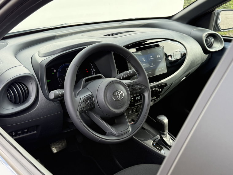 Vehicle Image 10
