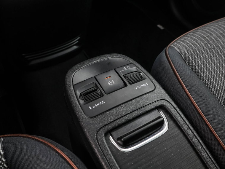 Vehicle Image 24