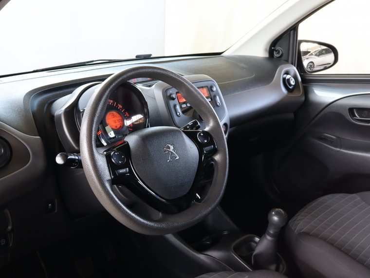 Vehicle Image 21