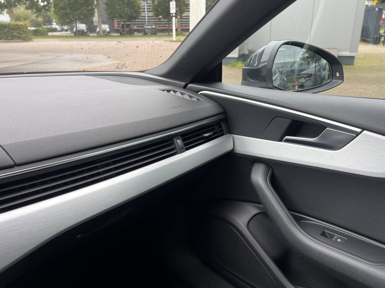 Vehicle Image 38