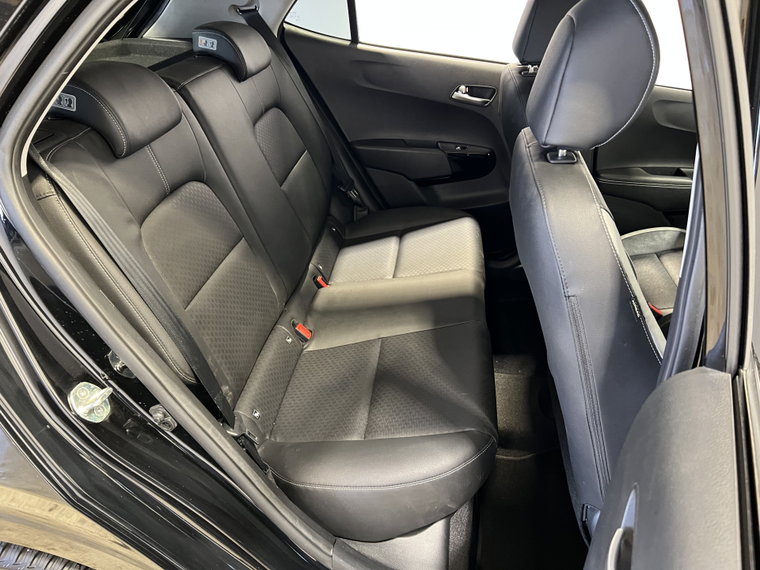 Vehicle Image 32