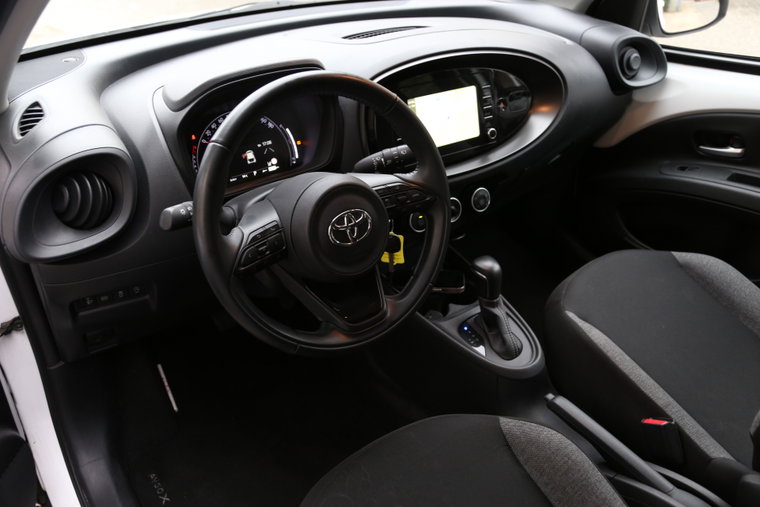 Vehicle Image 6