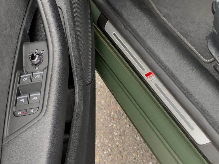 Vehicle Image 38