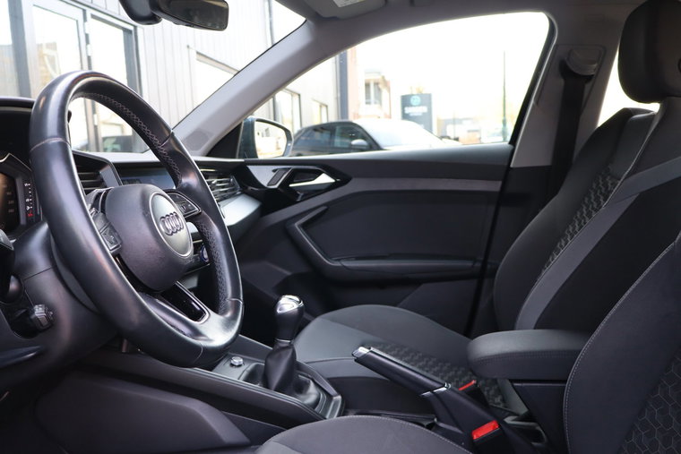 Vehicle Image 21