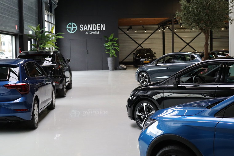 Vehicle Image 11