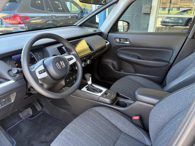 Vehicle Image 16