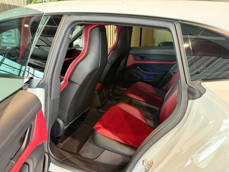 Vehicle Image 32