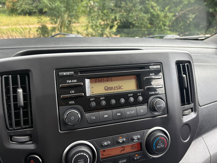 Vehicle Image 25
