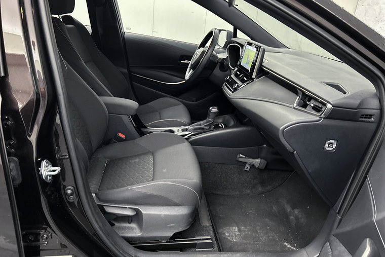 Vehicle Image 25