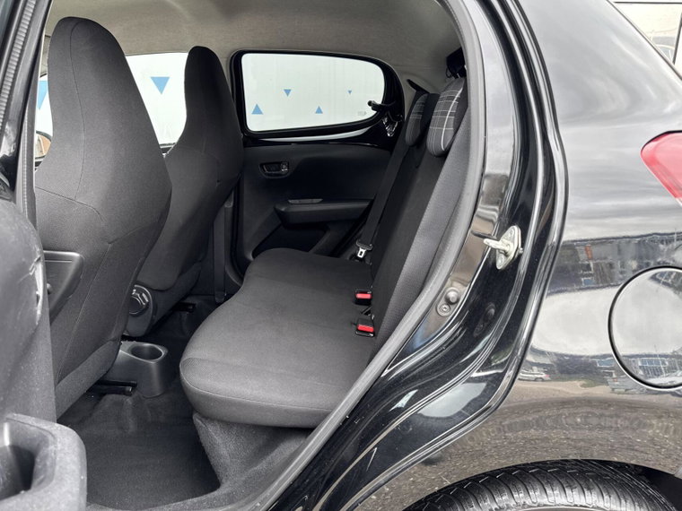 Vehicle Image 32