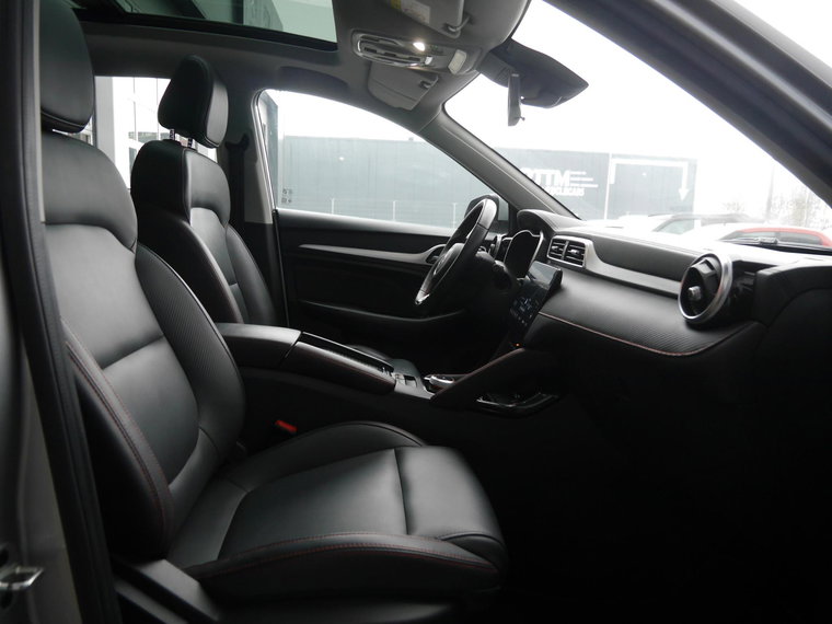 Vehicle Image 16