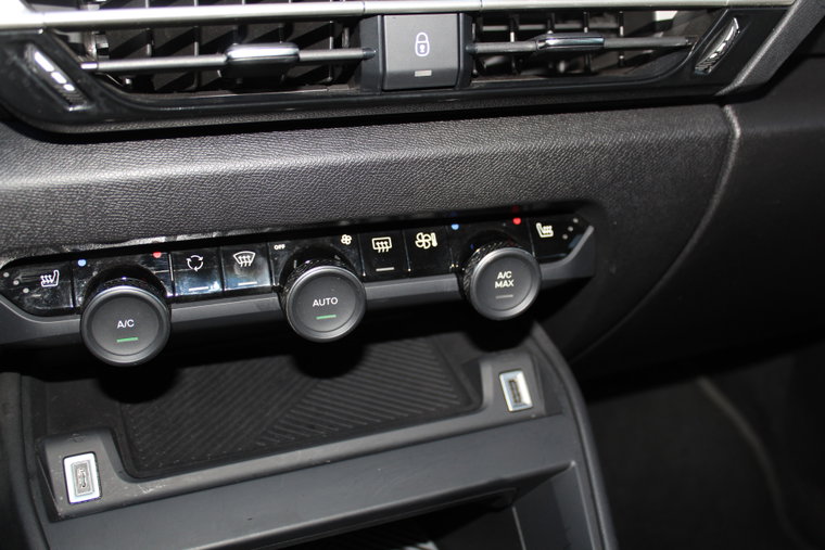 Vehicle Image 26