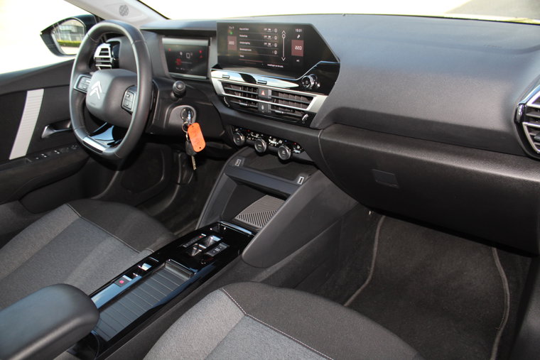 Vehicle Image 33