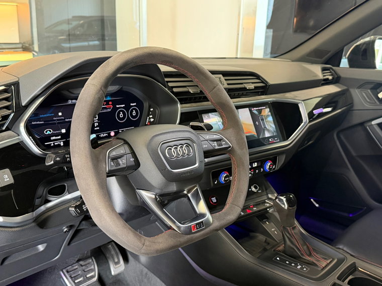 Vehicle Image 22