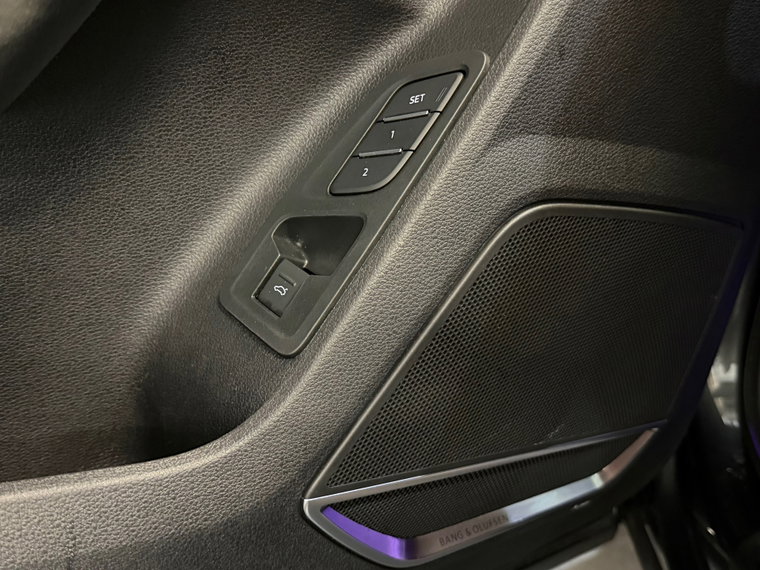Vehicle Image 33