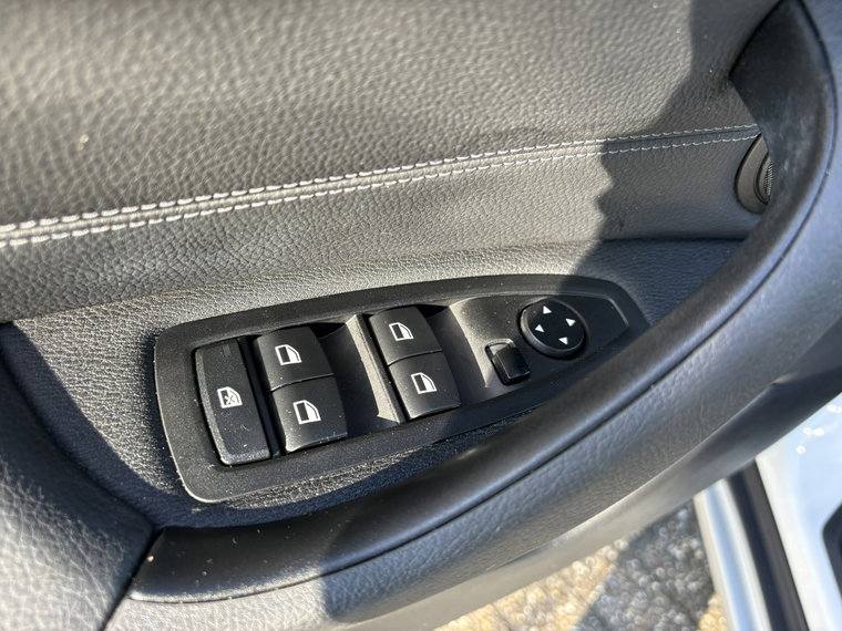 Vehicle Image 24