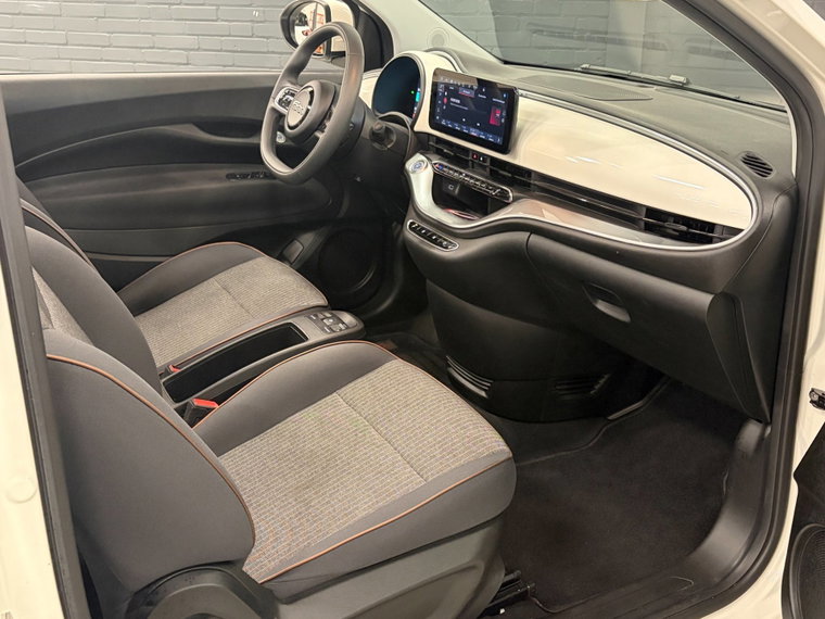 Vehicle Image 16