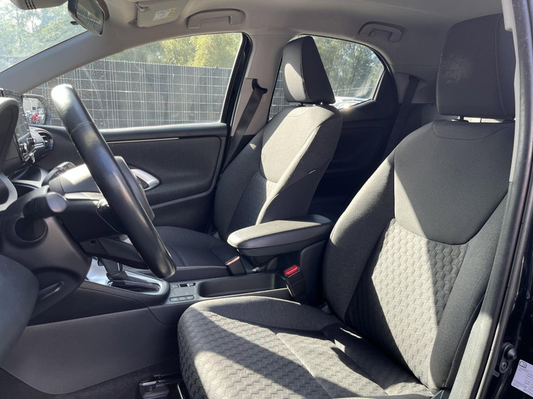 Vehicle Image 12