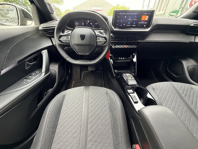 Vehicle Image 32