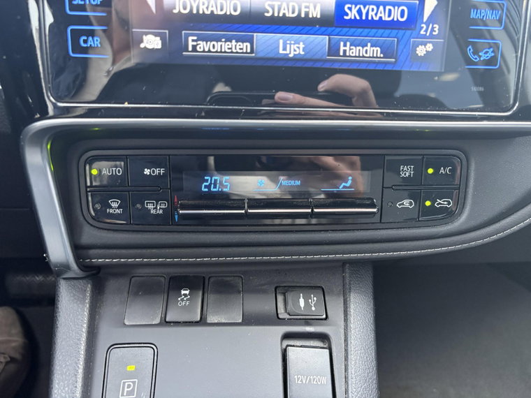 Vehicle Image 17