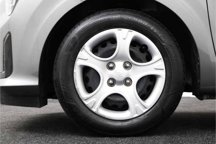 Vehicle Image 16