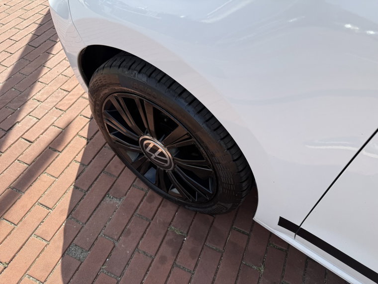 Vehicle Image 24