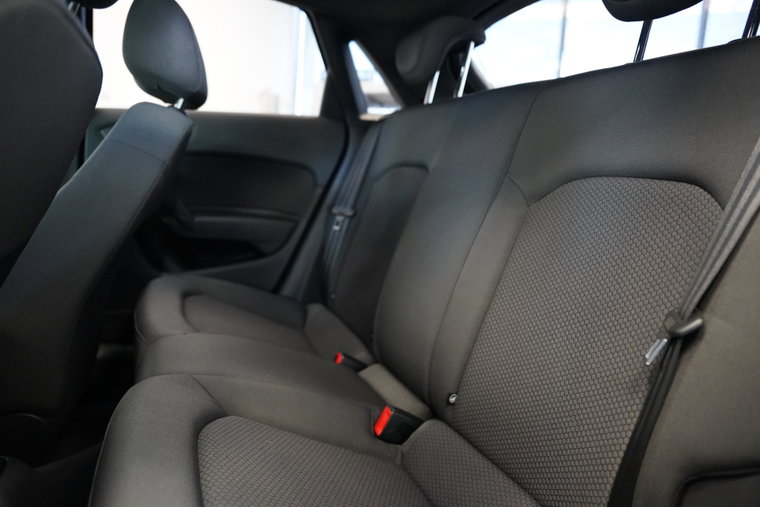 Vehicle Image 19